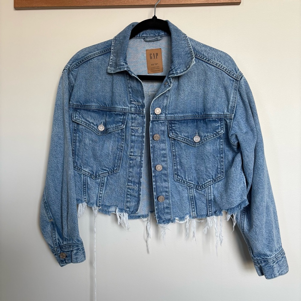 Gap Light Wash Cropped Denim Jacket Distressed Raw Hem, Women’s XS